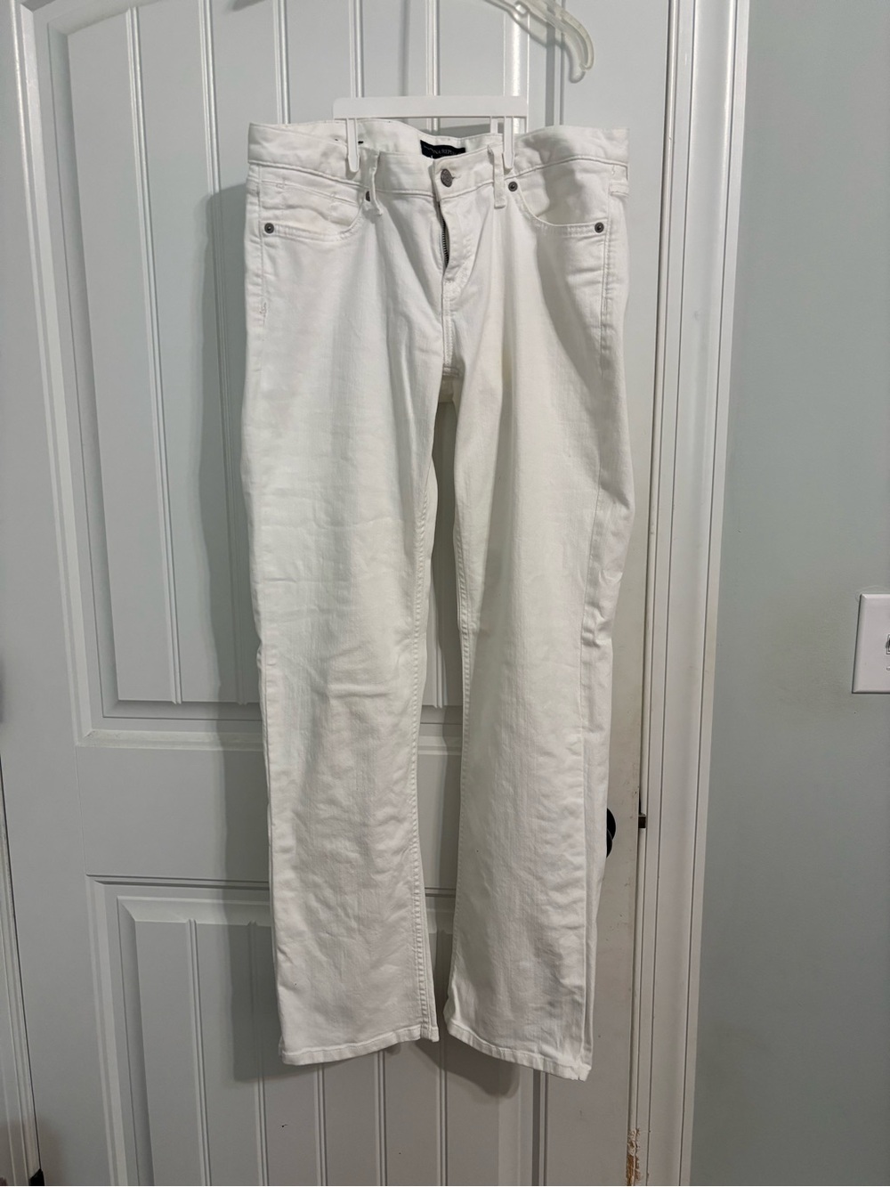 Banana Republic White Women's Straight-Leg Jeans - Classic Clean Style